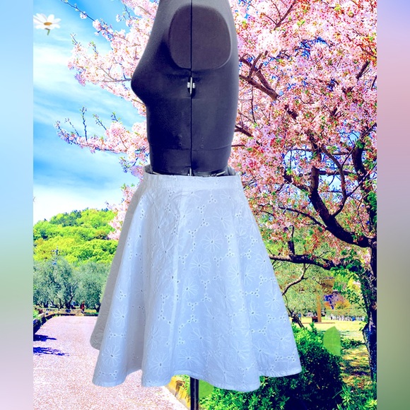 Fun & Flirt White Eyelet Skater Mini Skirt Size S - Picture 2 of 6